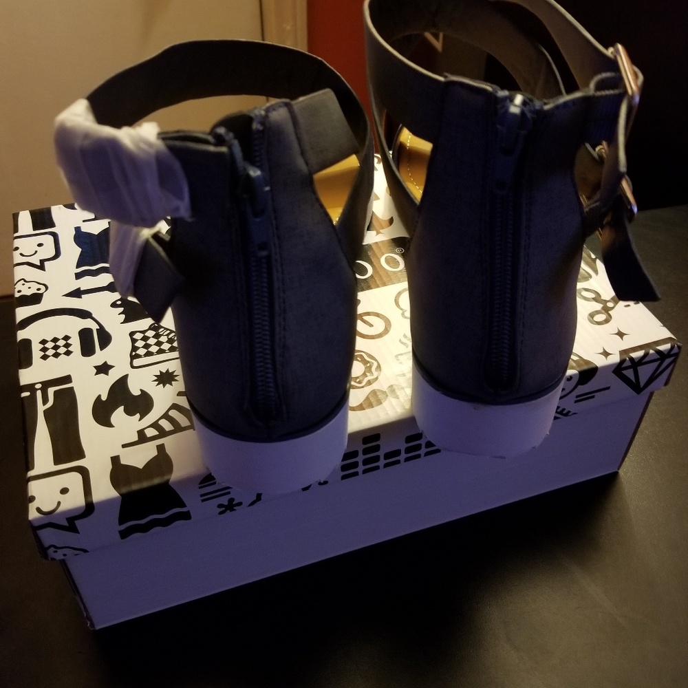 Shoes - Picture 3 of 4